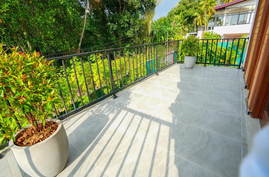 Balcon donnant sur le jardin tropical — Syndeo Garden, Hikkaduwa