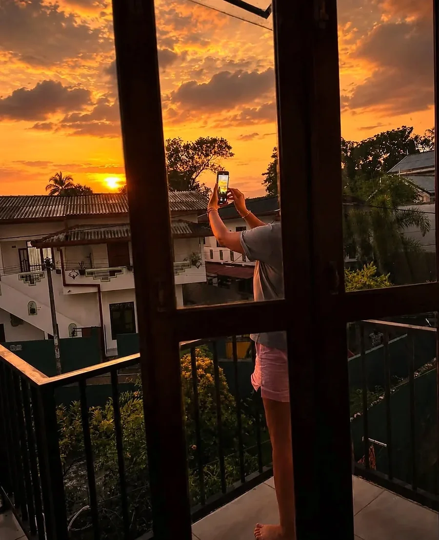 Profiter du coucher de soleil depuis le balcon — Syndeo Garden, Hikkaduwa