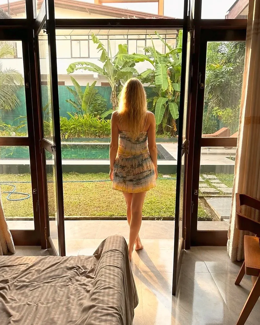 Un moment paisible face au jardin de la villa — Syndeo Garden, Hikkaduwa