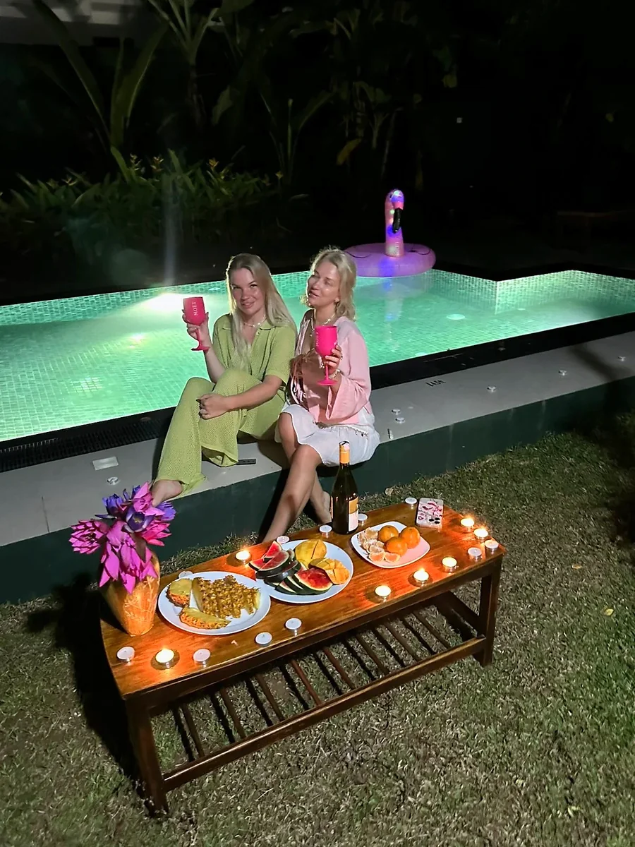 Un dîner décontracté au bord de la piscine — Syndeo Garden, Hikkaduwa