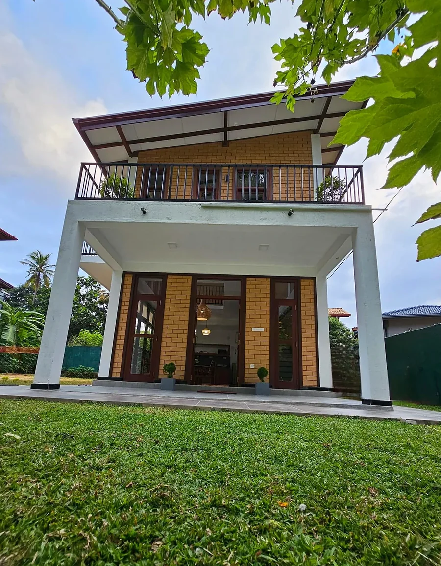 Vue latérale de la villa depuis le jardin privé — Syndeo Garden, Hikkaduwa