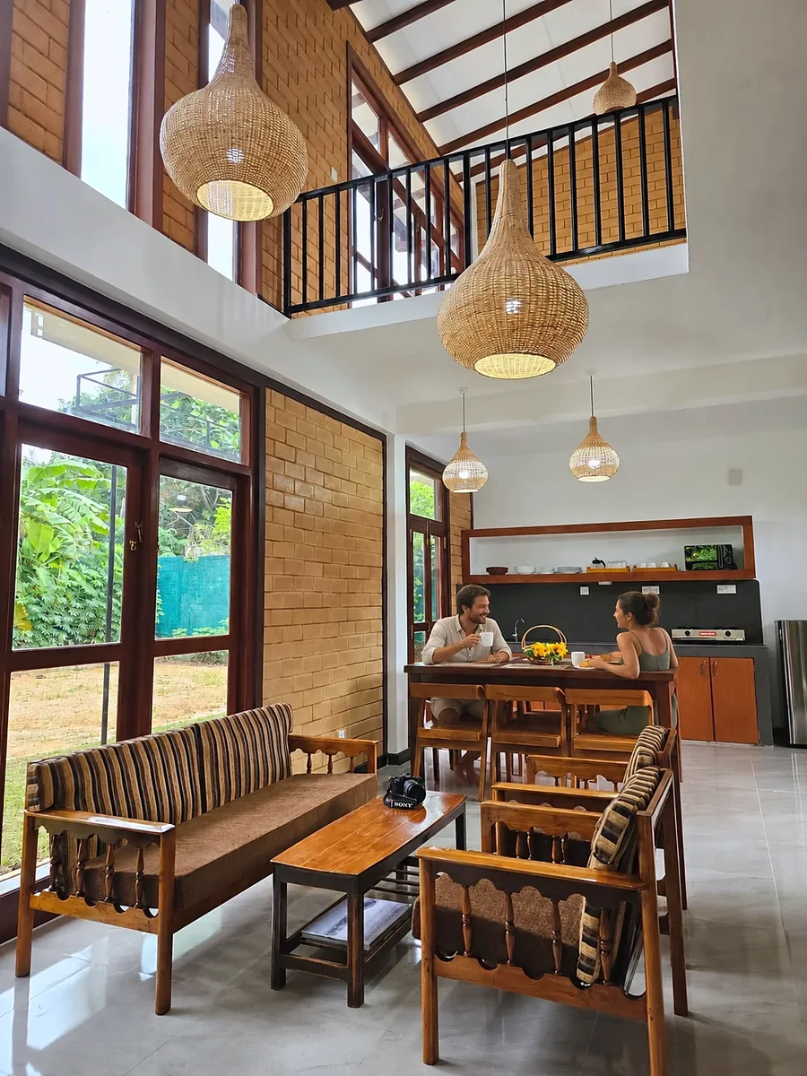 Matins tranquilles autour de la table — Syndeo Garden, Hikkaduwa