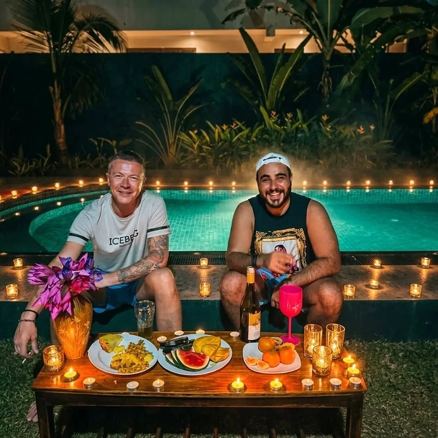Des moments ensemble au bord de la piscine — Syndeo Garden, Hikkaduwa
