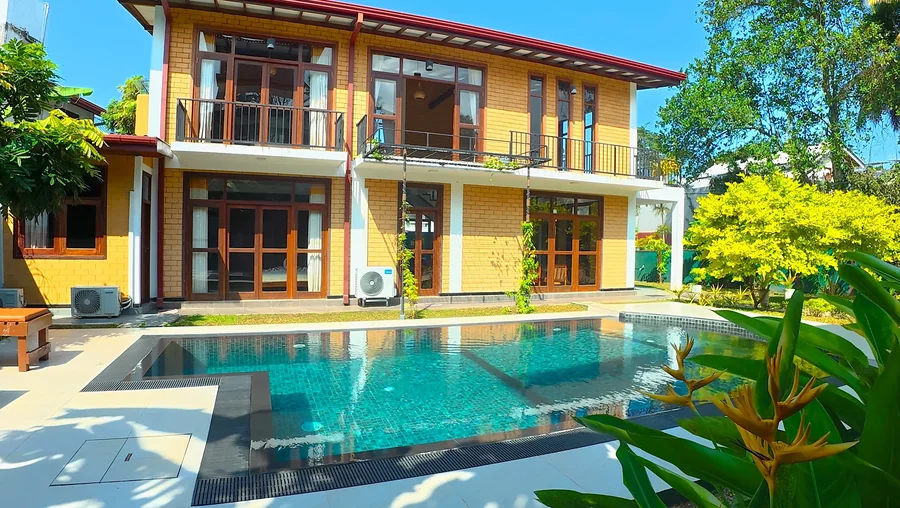 Villa sur deux niveaux au bord de sa piscine privée — Syndeo Garden, Hikkaduwa