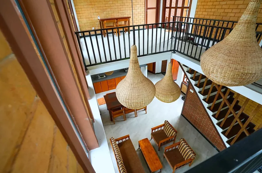 Vue du palier supérieur sur le salon — Syndeo Garden, Hikkaduwa
